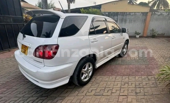 Buy Used Toyota Harrier White Car in Biharamulo in Kagera Buy Used Toyota Harrier White Car in Biharamulo in Kagera
