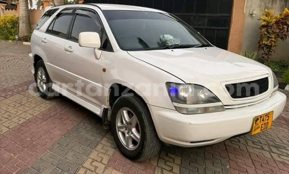 Buy Used Toyota Harrier White Car in Biharamulo in Kagera Buy Used Toyota Harrier White Car in Biharamulo in Kagera