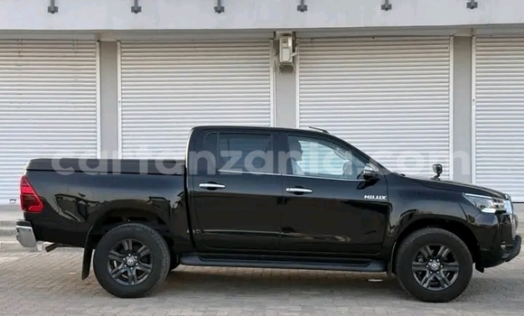 Buy Used Toyota Harrier Black Car in Biharamulo in Kagera