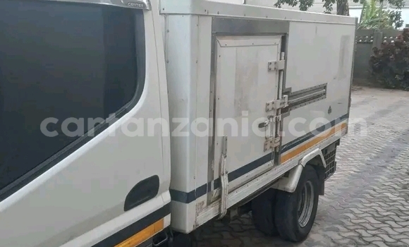 Buy Used Mitsubishi Carisma White Car in Bunda in Mara Buy Used Mitsubishi Carisma White Car in Bunda in Mara