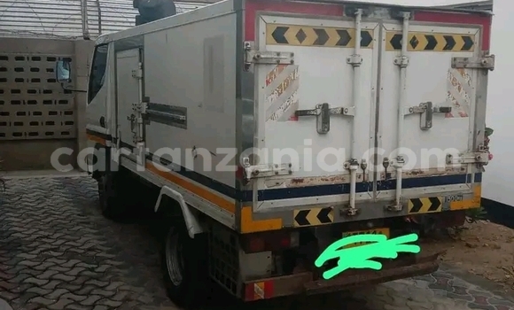 Buy Used Mitsubishi Carisma White Car in Bunda in Mara Buy Used Mitsubishi Carisma White Car in Bunda in Mara