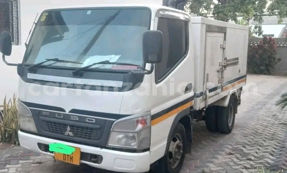 Buy Used Mitsubishi Carisma White Car in Bunda in Mara Buy Used Mitsubishi Carisma White Car in Bunda in Mara