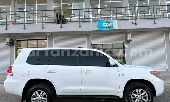 Nunua Ilio tumika Toyota Land Cruiser Nyeupe Gari ndani ya Biharamulo nchini Kagera