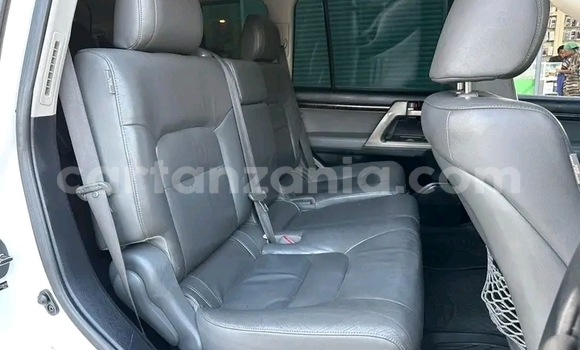 Buy Used Toyota Land Cruiser White Car in Biharamulo in Kagera Buy Used Toyota Land Cruiser White Car in Biharamulo in Kagera