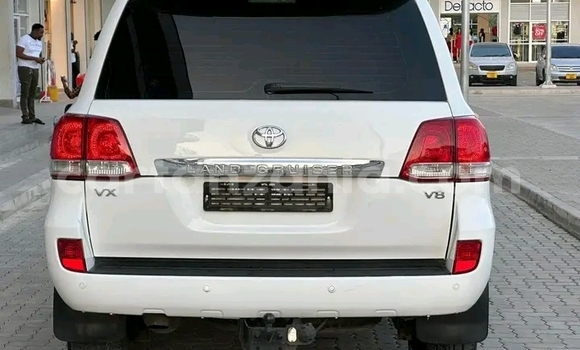 Buy Used Toyota Land Cruiser White Car in Biharamulo in Kagera Buy Used Toyota Land Cruiser White Car in Biharamulo in Kagera