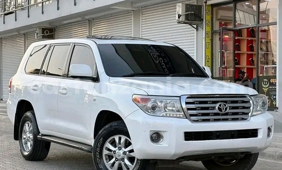 Buy Used Toyota Land Cruiser White Car in Biharamulo in Kagera Buy Used Toyota Land Cruiser White Car in Biharamulo in Kagera