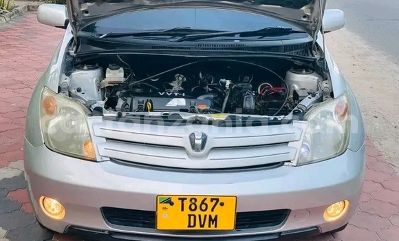 Buy Used Toyota IST White Car in Buhigwe in Kigoma