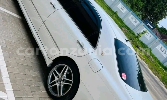 Buy Used Toyota Crown White Car in Buhigwe in Kigoma Buy Used Toyota Crown White Car in Buhigwe in Kigoma