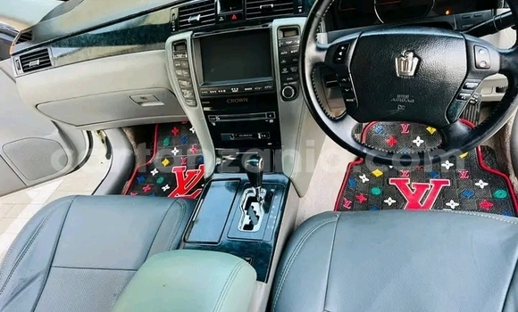 Buy Used Toyota Crown White Car in Buhigwe in Kigoma Buy Used Toyota Crown White Car in Buhigwe in Kigoma