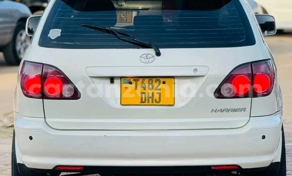 Buy Used Toyota Harrier White Car in Biharamulo in Kagera
