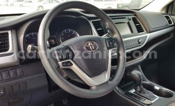 Buy Import Toyota Highlander Brown Car in Import - Dubai in Arusha Buy Import Toyota Highlander Brown Car in Import - Dubai in Arusha