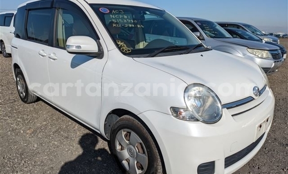 Buy Import Toyota Sienta White Car in Dar es Salaam in Dar es Salaam