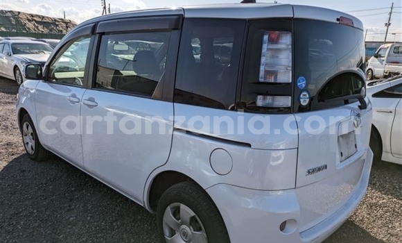 Buy Import Toyota Sienta White Car in Dar es Salaam in Dar es Salaam Buy Import Toyota Sienta White Car in Dar es Salaam in Dar es Salaam
