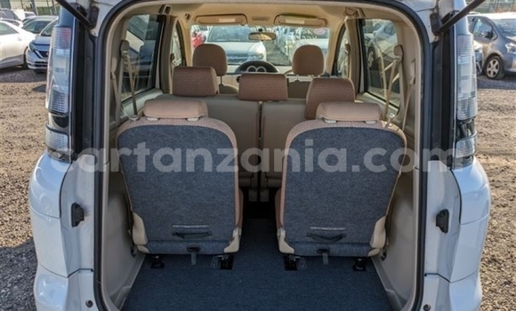 Buy Import Toyota Sienta White Car in Dar es Salaam in Dar es Salaam Buy Import Toyota Sienta White Car in Dar es Salaam in Dar es Salaam