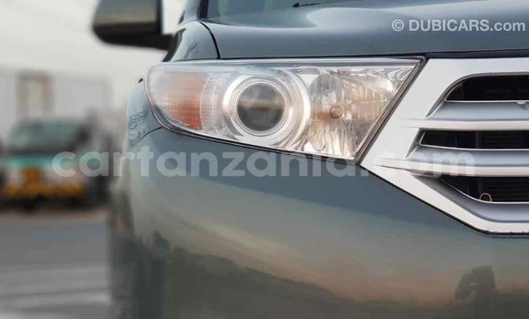 Nunua Imported Toyota Highlander Kijani Gari ndani ya Import - Dubai nchini Arusha Nunua Imported Toyota Highlander Kijani Gari ndani ya Import - Dubai nchini Arusha