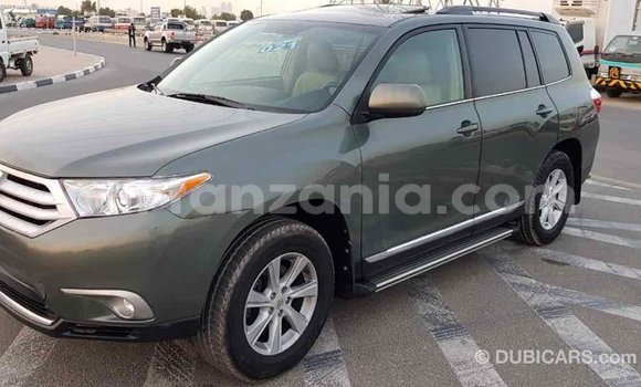 Nunua Imported Toyota Highlander Kijani Gari ndani ya Import - Dubai nchini Arusha Nunua Imported Toyota Highlander Kijani Gari ndani ya Import - Dubai nchini Arusha