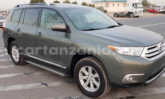 Nunua Imported Toyota Highlander Kijani Gari ndani ya Import - Dubai nchini Arusha Nunua Imported Toyota Highlander Kijani Gari ndani ya Import - Dubai nchini Arusha