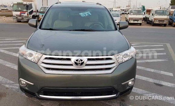Nunua Imported Toyota Highlander Kijani Gari ndani ya Import - Dubai nchini Arusha Nunua Imported Toyota Highlander Kijani Gari ndani ya Import - Dubai nchini Arusha