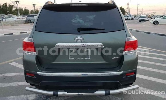 Nunua Imported Toyota Highlander Kijani Gari ndani ya Import - Dubai nchini Arusha Nunua Imported Toyota Highlander Kijani Gari ndani ya Import - Dubai nchini Arusha