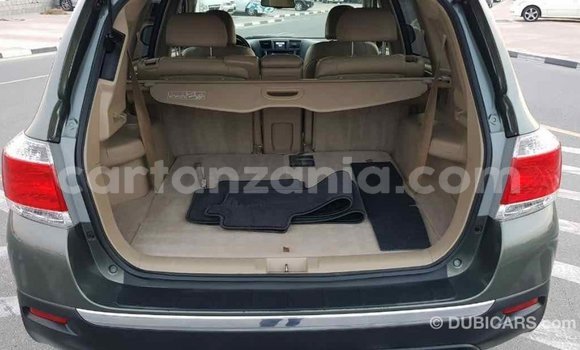 Nunua Imported Toyota Highlander Kijani Gari ndani ya Import - Dubai nchini Arusha Nunua Imported Toyota Highlander Kijani Gari ndani ya Import - Dubai nchini Arusha