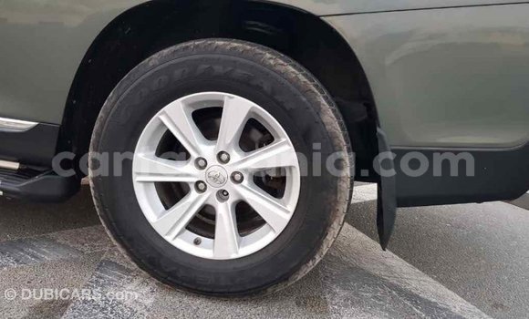 Nunua Imported Toyota Highlander Kijani Gari ndani ya Import - Dubai nchini Arusha Nunua Imported Toyota Highlander Kijani Gari ndani ya Import - Dubai nchini Arusha