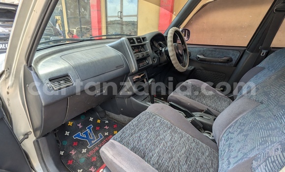 Nunua Ilio tumika Toyota RAV4 Fedha Gari ndani ya Dar es Salaam nchini Dar es Salaam Nunua Ilio tumika Toyota RAV4 Fedha Gari ndani ya Dar es Salaam nchini Dar es Salaam