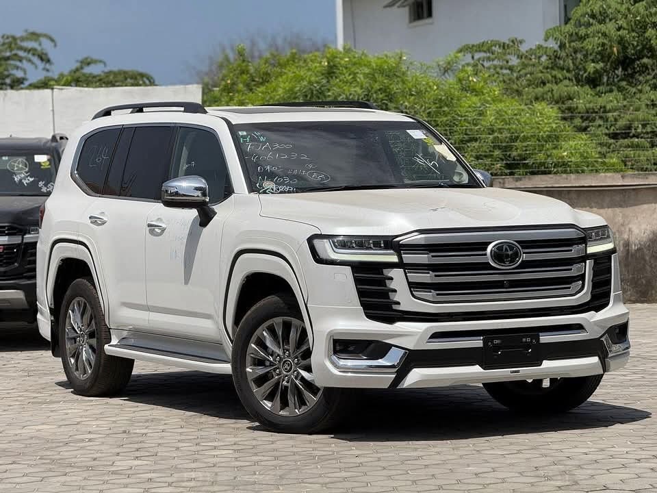 Buy import toyota land cruiser white car in dar es salaam in