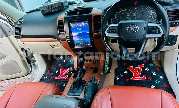 Buy Used Toyota Prado White Car in Biharamulo in Kagera Buy Used Toyota Prado White Car in Biharamulo in Kagera
