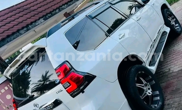 Buy Used Toyota Prado White Car in Biharamulo in Kagera Buy Used Toyota Prado White Car in Biharamulo in Kagera