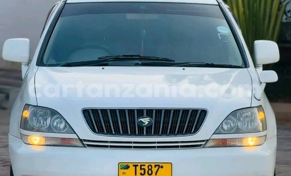 Buy Used Toyota Harrier White Car in Chato in Geita Buy Used Toyota Harrier White Car in Chato in Geita