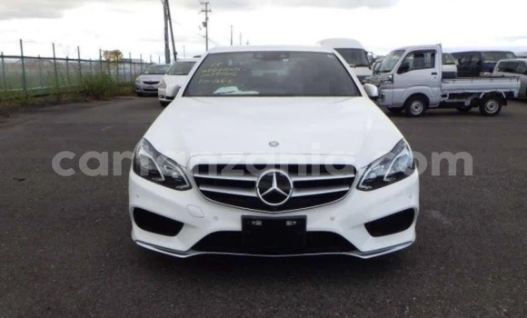 Nunua Imported Mercedes-Benz E-Classe Nyeupe Gari ndani ya Dar es Salaam nchini Dar es Salaam Nunua Imported Mercedes-Benz E-Classe Nyeupe Gari ndani ya Dar es Salaam nchini Dar es Salaam