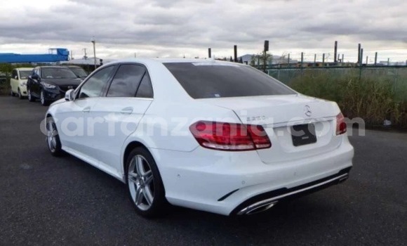 Nunua Imported Mercedes-Benz E-Classe Nyeupe Gari ndani ya Dar es Salaam nchini Dar es Salaam Nunua Imported Mercedes-Benz E-Classe Nyeupe Gari ndani ya Dar es Salaam nchini Dar es Salaam