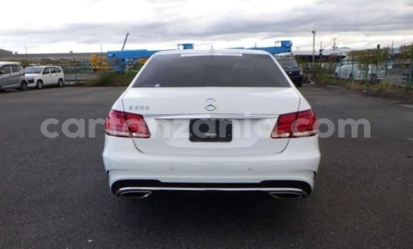 Nunua Imported Mercedes-Benz E-Classe Nyeupe Gari ndani ya Dar es Salaam nchini Dar es Salaam Nunua Imported Mercedes-Benz E-Classe Nyeupe Gari ndani ya Dar es Salaam nchini Dar es Salaam