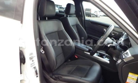 Nunua Imported Mercedes-Benz E-Classe Nyeupe Gari ndani ya Dar es Salaam nchini Dar es Salaam Nunua Imported Mercedes-Benz E-Classe Nyeupe Gari ndani ya Dar es Salaam nchini Dar es Salaam