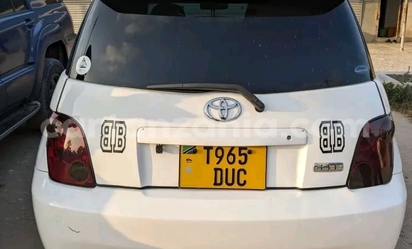 Buy Used Toyota IST White Car in Babati Urban in Manyara