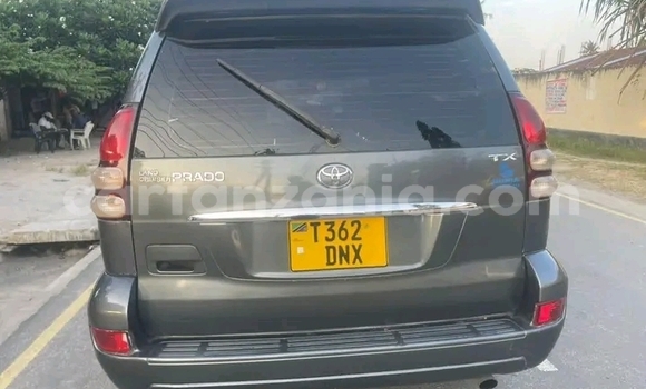 Nunua Ilio tumika Toyota Prado Nyeusi Gari ndani ya Chake Chake nchini Pemba Kusini Nunua Ilio tumika Toyota Prado Nyeusi Gari ndani ya Chake Chake nchini Pemba Kusini