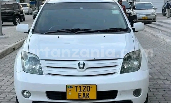 Buy Used Toyota IST White Car in Butiama in Mara