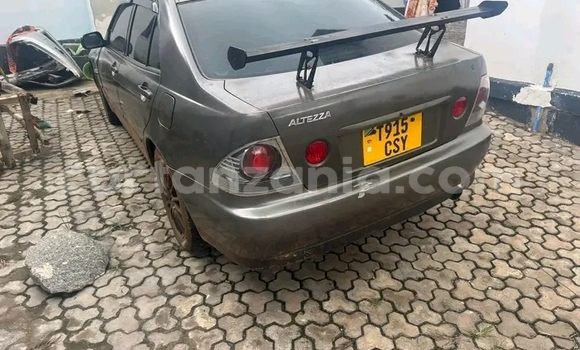 Nunua Ilio tumika Toyota Altezza Nyingine Gari ndani ya Chake Chake nchini Pemba Kusini Nunua Ilio tumika Toyota Altezza Nyingine Gari ndani ya Chake Chake nchini Pemba Kusini