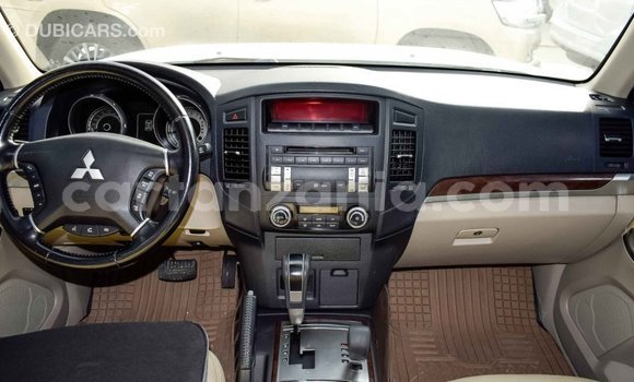 Nunua Imported Mitsubishi Pajero Nyeupe Gari ndani ya Import - Dubai nchini Arusha Nunua Imported Mitsubishi Pajero Nyeupe Gari ndani ya Import - Dubai nchini Arusha