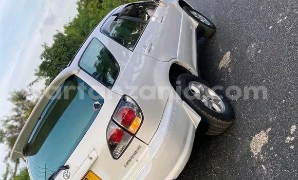 Buy Used Toyota Harrier White Car in Bwanga in Kagera