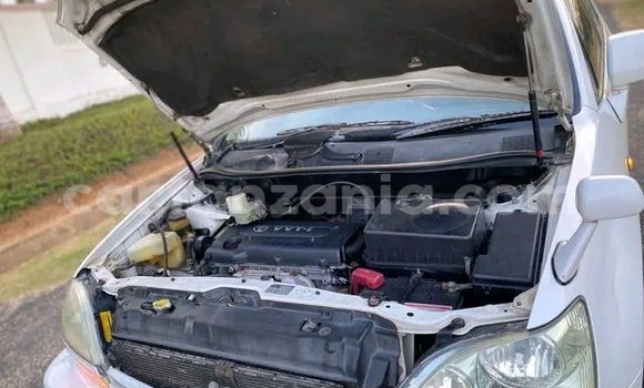 Buy Used Toyota Harrier White Car in Bwanga in Kagera Buy Used Toyota Harrier White Car in Bwanga in Kagera