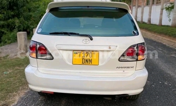 Buy Used Toyota Harrier White Car in Bwanga in Kagera Buy Used Toyota Harrier White Car in Bwanga in Kagera