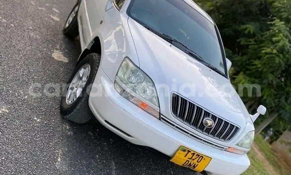 Buy Used Toyota Harrier White Car in Bwanga in Kagera Buy Used Toyota Harrier White Car in Bwanga in Kagera