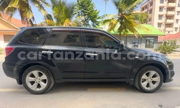 Nunua Ilio tumika Toyota Fortuner Nyeusi Gari ndani ya Bwanga nchini Kagera