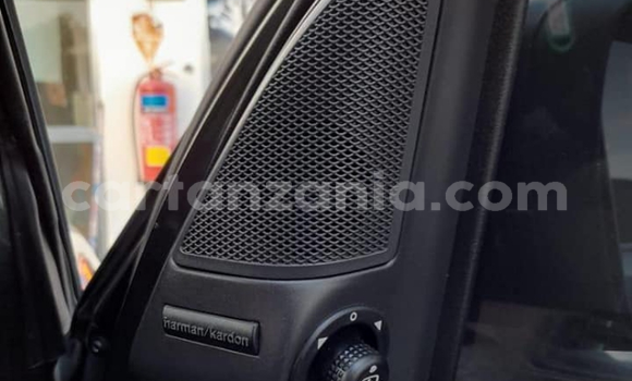 Buy Import Land Rover Discovery Green Car in Songea in Ruvuma