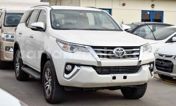 Nunua Imported Toyota Fortuner Nyeupe Gari ndani ya Import - Dubai nchini Arusha Nunua Imported Toyota Fortuner Nyeupe Gari ndani ya Import - Dubai nchini Arusha