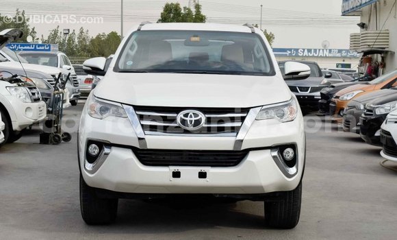 Nunua Imported Toyota Fortuner Nyeupe Gari ndani ya Import - Dubai nchini Arusha Nunua Imported Toyota Fortuner Nyeupe Gari ndani ya Import - Dubai nchini Arusha