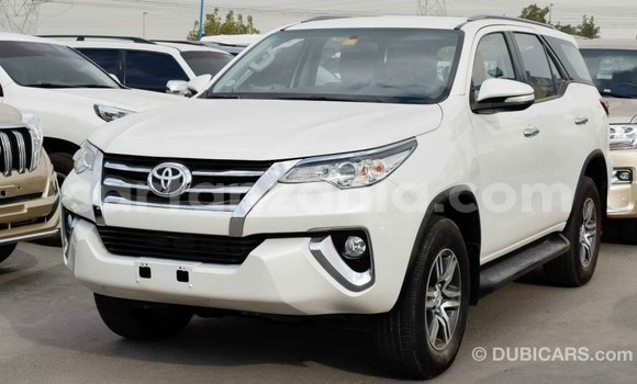 Nunua Imported Toyota Fortuner Nyeupe Gari ndani ya Import - Dubai nchini Arusha Nunua Imported Toyota Fortuner Nyeupe Gari ndani ya Import - Dubai nchini Arusha