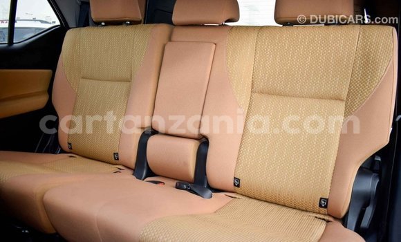 Nunua Imported Toyota Fortuner Nyeupe Gari ndani ya Import - Dubai nchini Arusha Nunua Imported Toyota Fortuner Nyeupe Gari ndani ya Import - Dubai nchini Arusha