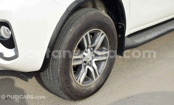 Nunua Imported Toyota Fortuner Nyeupe Gari ndani ya Import - Dubai nchini Arusha Nunua Imported Toyota Fortuner Nyeupe Gari ndani ya Import - Dubai nchini Arusha